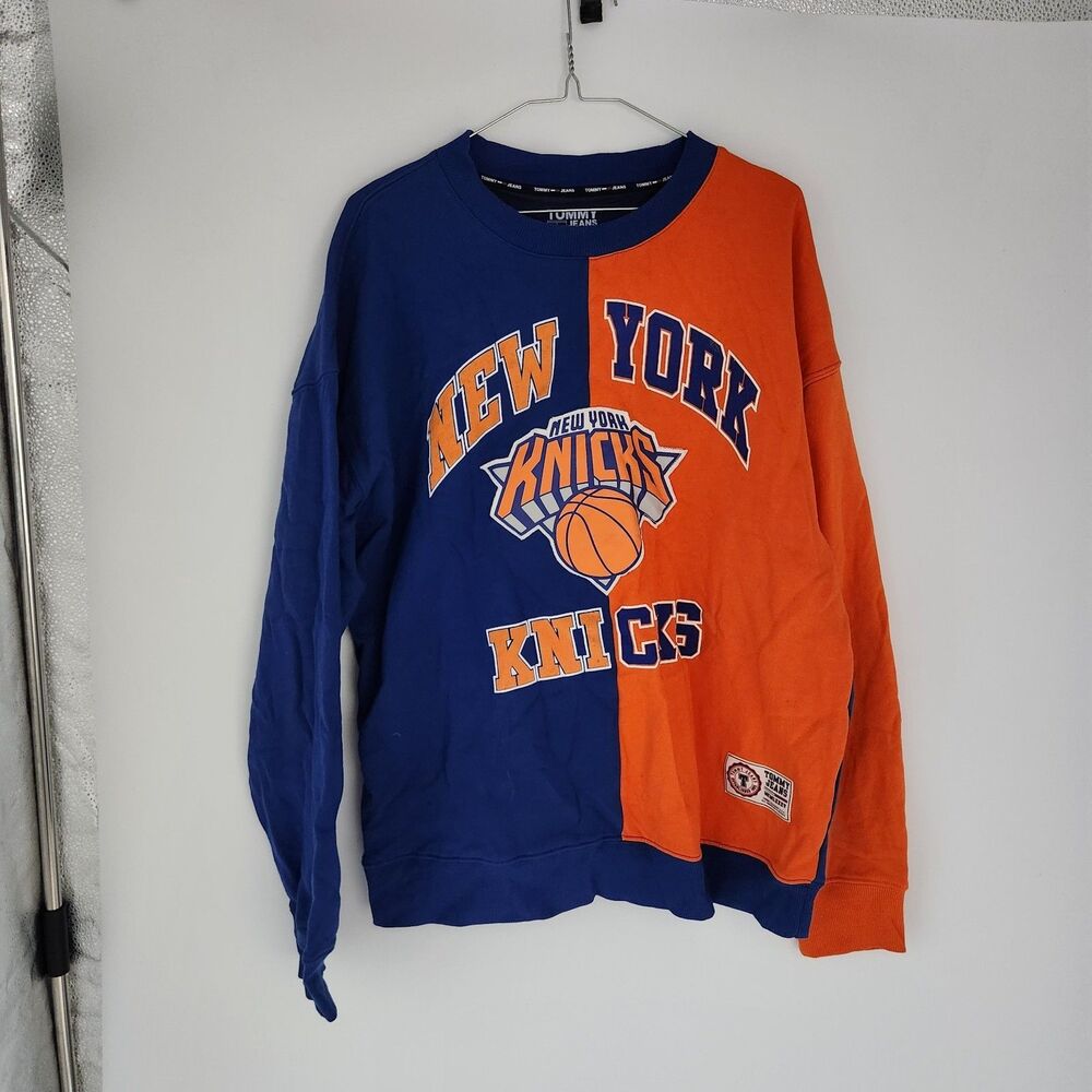 Tommy Jeans x New York Knicks Men’s Blue Orange Graphic Print Crewneck NBA NWOT